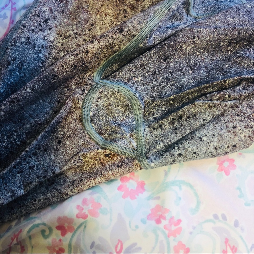 🚫SOLD🚫 Lululemon Run: Final Lap Crop [RARE] 🦄 - Picture 4 of 8